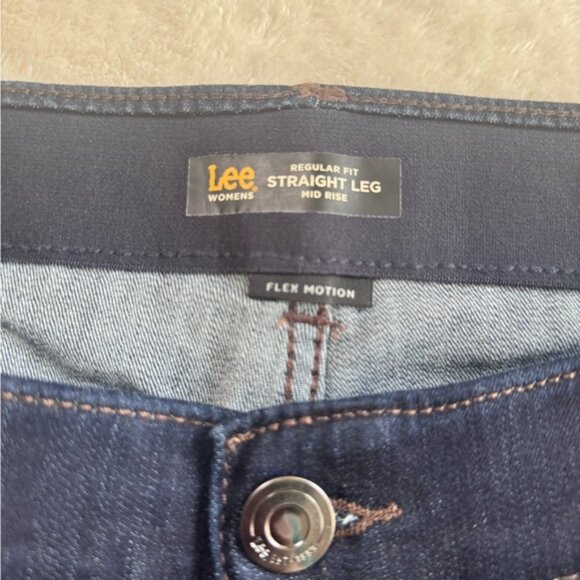 Lee NEW Straight Leg Mid Rise Regular Fit Flex Motion Stretch Jeans Pant 22W P - Picture 7 of 16